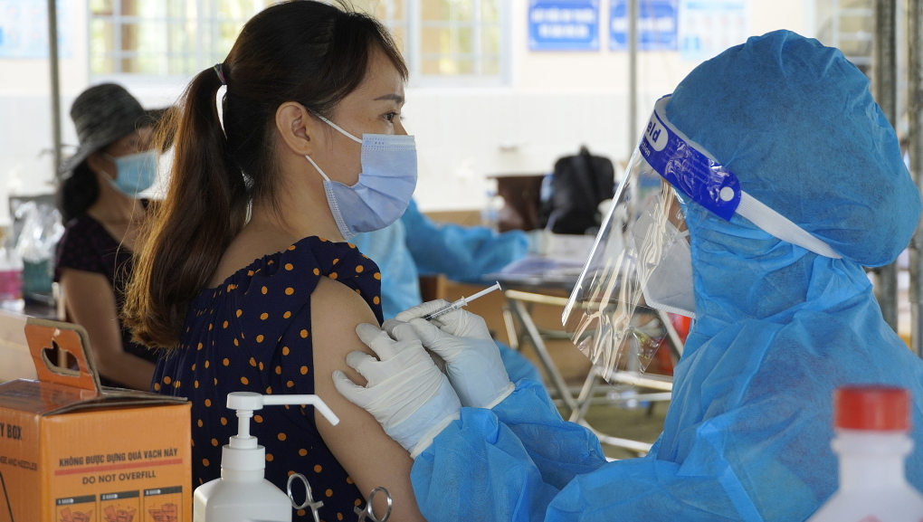 Près de 40 millions de doses de vaccin Covid-19 pourraient arriver en octobre au Vietnam
